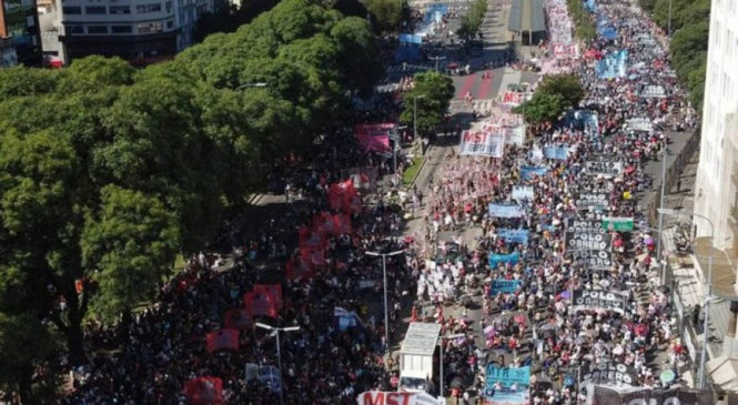 Números en rojo para la inflación, la Canasta Básica Total y Alimentaria y los salarios de les trabajadores