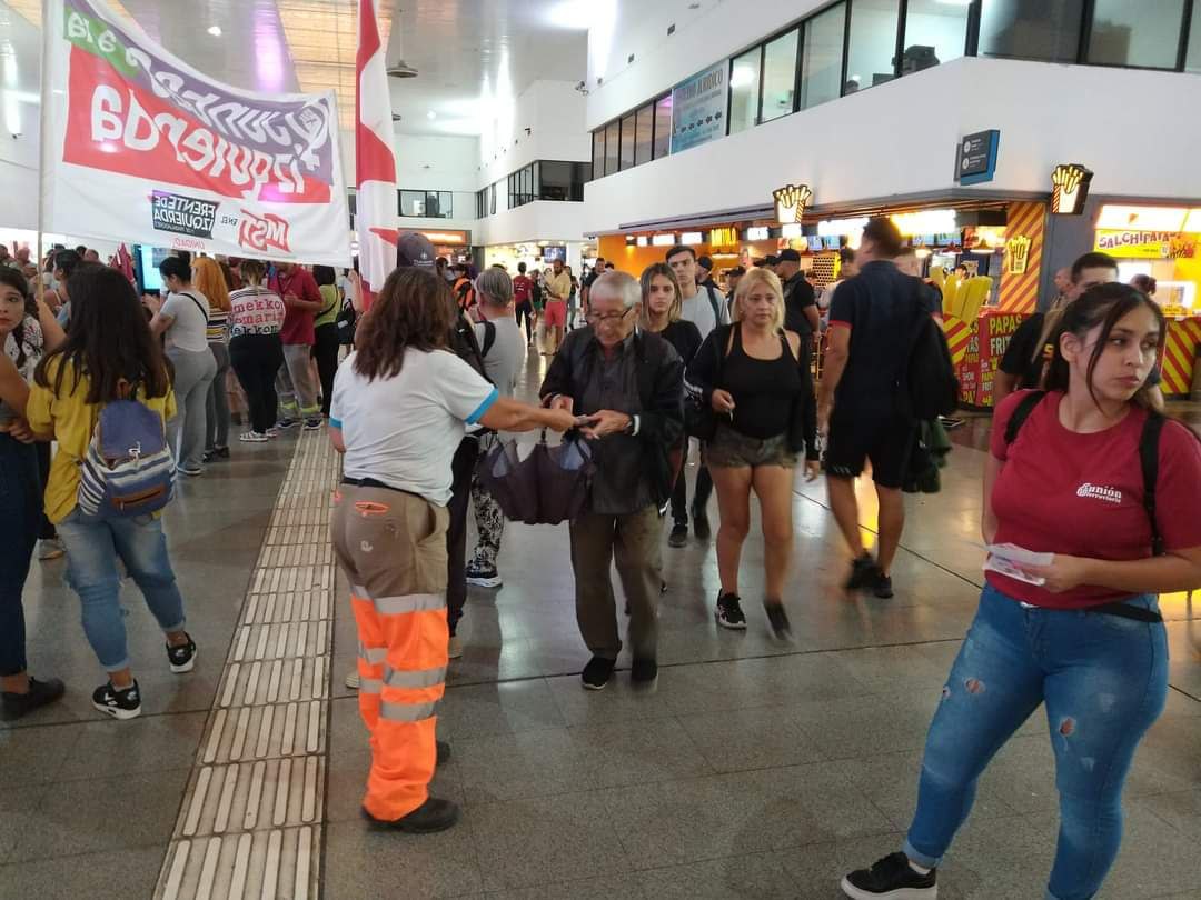 Fuerte reclamo de trabajadoras ferroviarias por el despido sin causa de dos compañeras