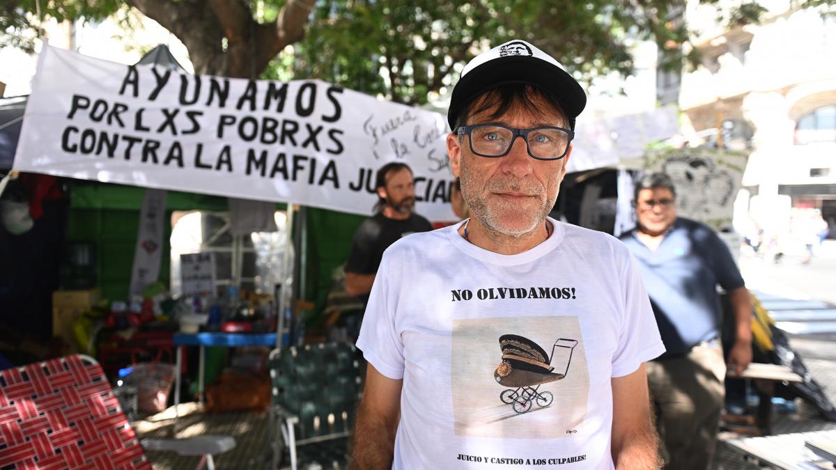 Cumple una semana la huelga de hambre que encabeza el Padre Paco frente a la Corte