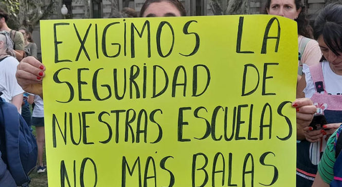 Rosario: Docentes se movilizaron en contra de las balaceras a escuelas