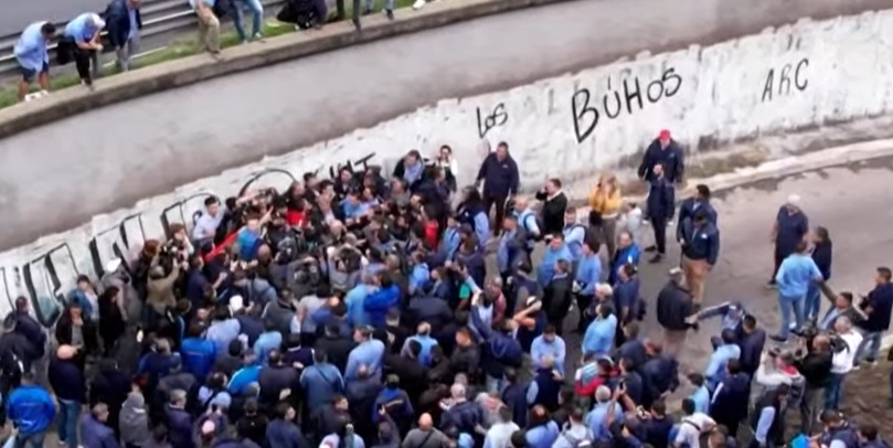 Represión a trabajadores colectiveros tras el asesinato de un chofer de la línea 620