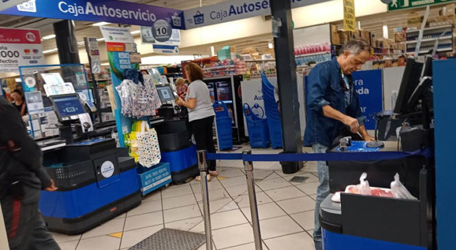 Carrefour pone cajas robots para reducir personal y hay reclamo sindical