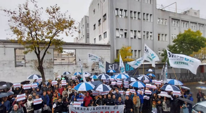 Clarín: Sipreba convocó paro general y el Ministerio de Trabajo dictó una conciliación que retrotrae los despidos