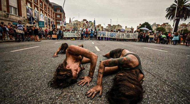 Se filtra documento de YPF con estrategias para “ridiculizar” la protesta ambiental
