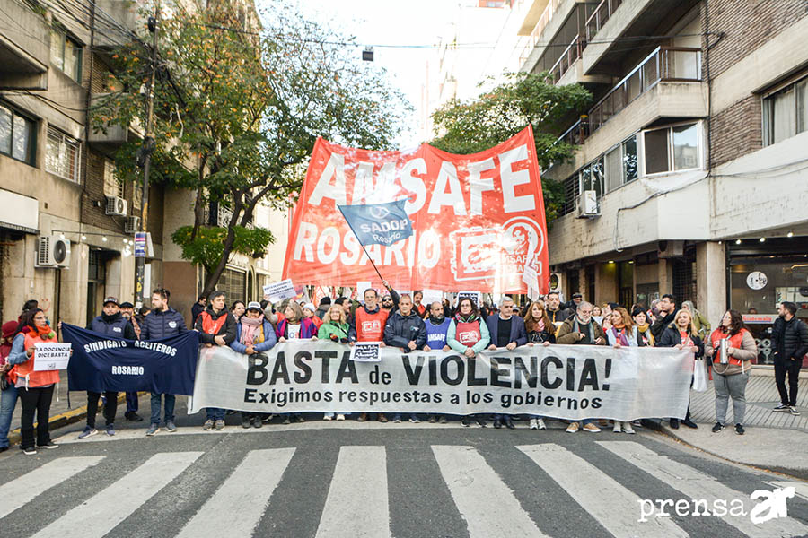 Rosario: Masiva marcha de docentes y estatales contra las balaceras a escuelas