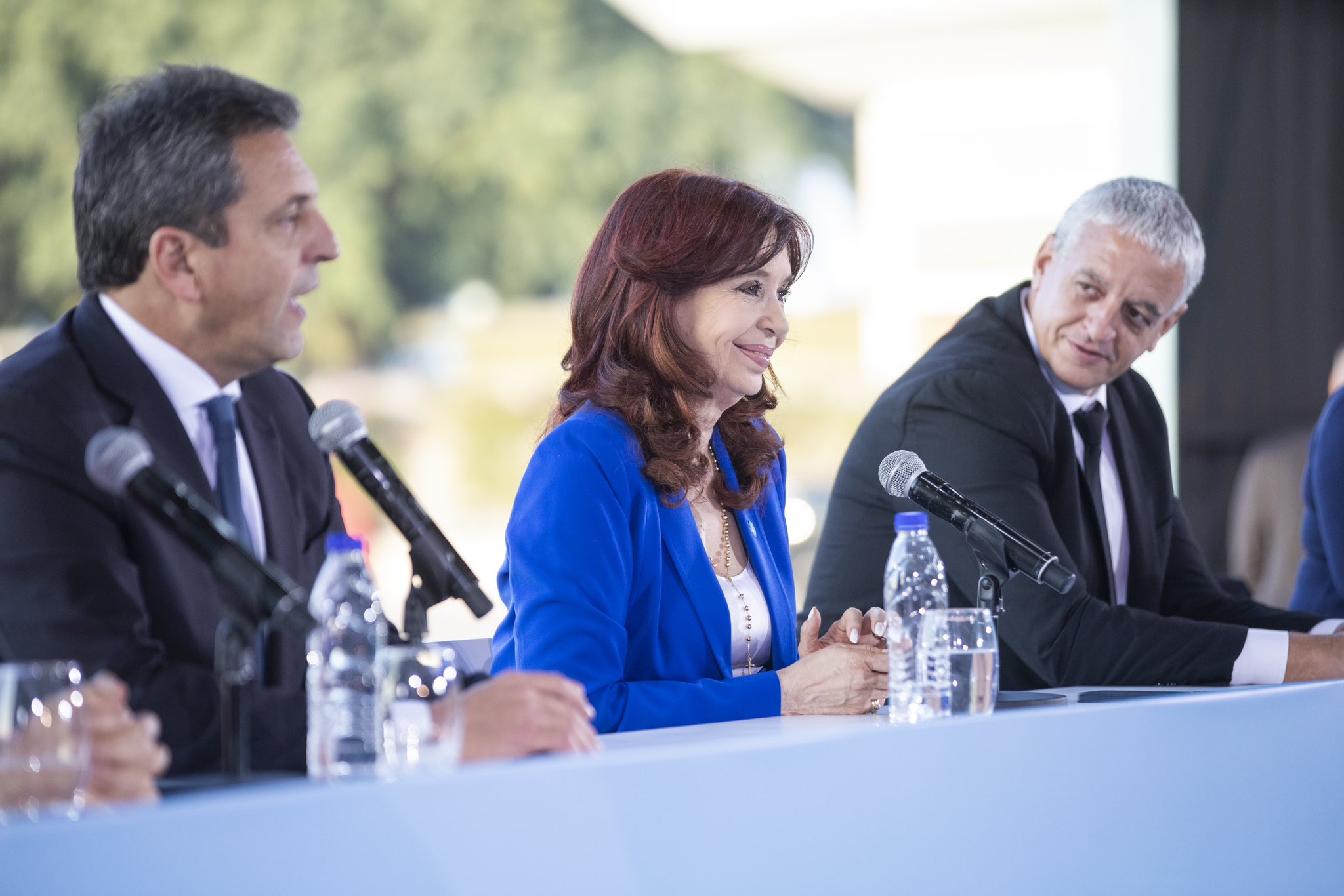 Cristina encabezó la presentación del avión de los vuelos de la muerte y pidió una ley contra el negacionismo