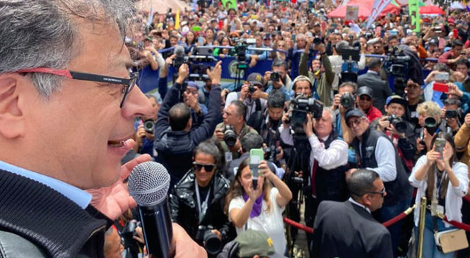 Colombia: el pueblo salió a la calle a respaldar las reformas del presidente