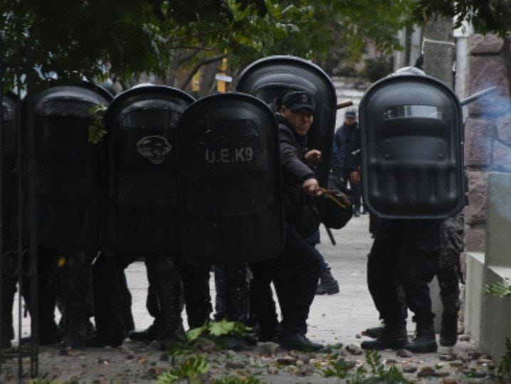Denuncian intimidaciones y agresiones policiales a periodistas en el marco de la crisis social en Jujuy