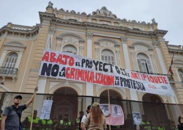 Salta: por un voto el Senado aprobó la ley antipiquetes para desactivar las masivas protestas de docentes y salud