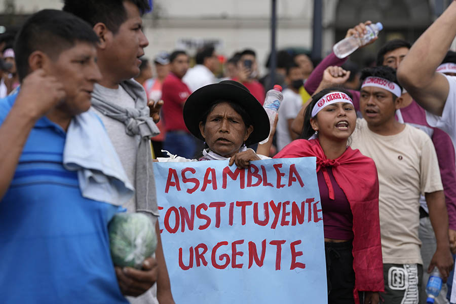 Perú: Piden cambios, les dan palos