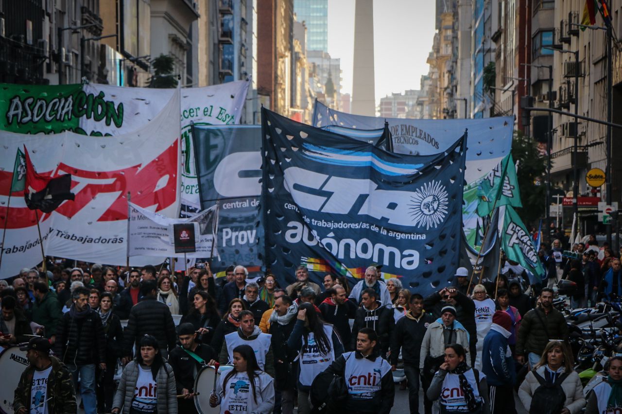 Marcha en contra la represión en Jujuy y protesta frente a la sede de Ledesma