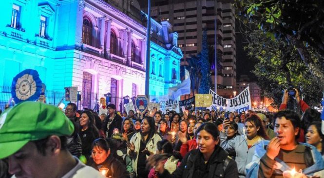 Jujuy: nueva marcha de antorchas por mejores salarios y la anulación de la reforma de la Constitución