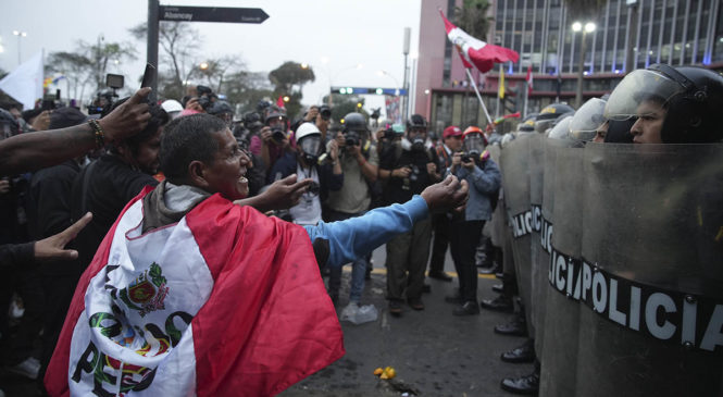 Perú: exigen la renuncia de la “asesina” Boluarte y prontas elecciones