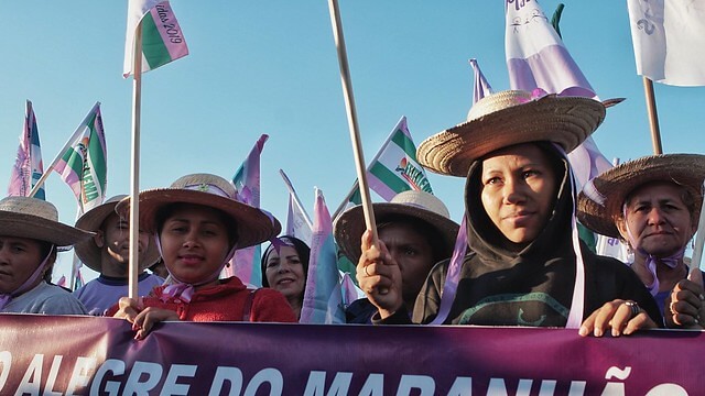 Brasil: Demostración de fuerza y unión de 100 mil campesinas