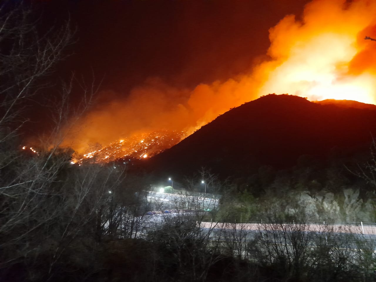 San Luis: Varias localidades enfrentan incendios y vecinos y vecinas se autoconvocan para colaborar