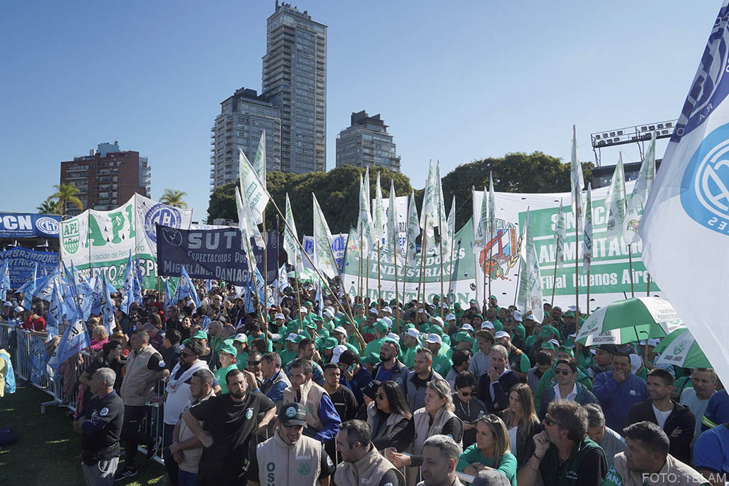 Ganancias: La CGT convocó a “reventar” la plaza del Congreso