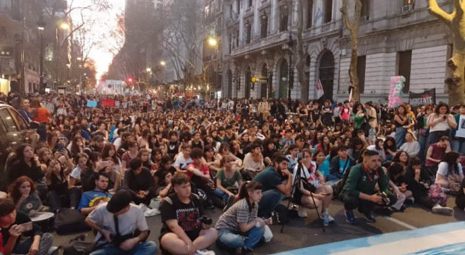 Boletín de noticias educativas: los lápices siguen escribiendo