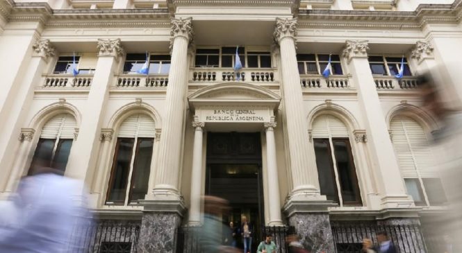 “El gobierno no tiene que perder el control sobre el dólar oficial”