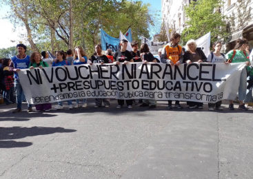 Rosario contra los vouchers: estudiantes y docentes marcharon en defensa de la educación pública