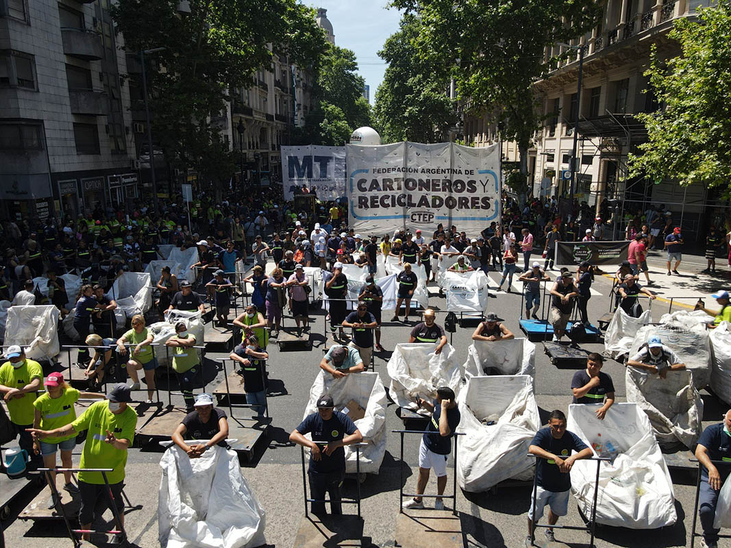 CABA: Gobierno de la Ciudad busca multar con 100.000 pesos a cartoneros y recicladores
