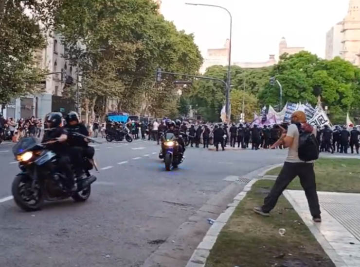 Represión y ataque a la libertad de expresión: más de 25 trabajadores de prensa heridos