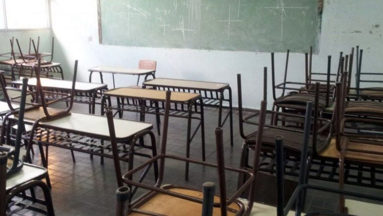 El Gobierno evalúa declarar a la educación “servicio esencial” para frenar el conflicto que se le viene con los docentes
