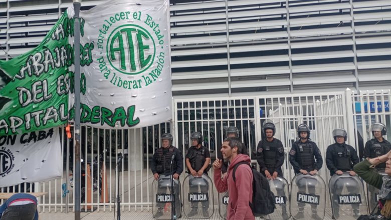 Alineado con Milei, Jorge Macri ya ejecutó unos 340 despidos en el área de Educación de la ciudad de Buenos Aires