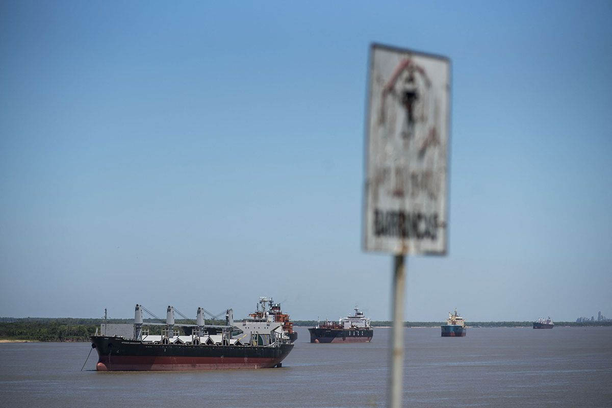 Huelga de aceiteros y desmotadores contra la Ley Ómnibus paraliza los puertos del país