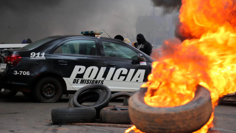 Misiones no llegó a un acuerdo salarial con los policías movilizados y se extienden las protestas