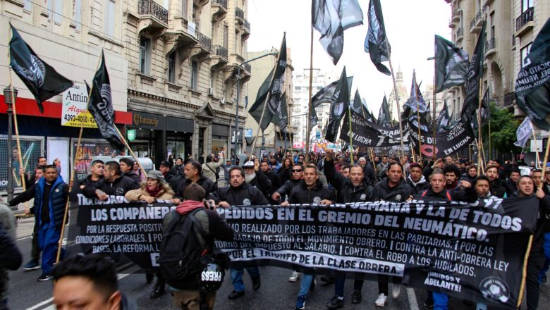 Neumático: el gobierno nacional mandó a reprimir la marcha contra los despidos en FATE