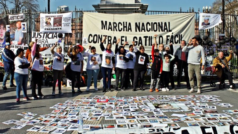 “Esto también es un llamado a los jóvenes que están vivos, porque van por ellos”