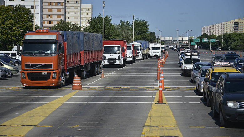 Para “confrontar” con Moyano el Gobierno desregula las revisaciones de salud e idoneidad para camioneros y hasta las empresas aseguran que “comprometerá la seguridad vial”