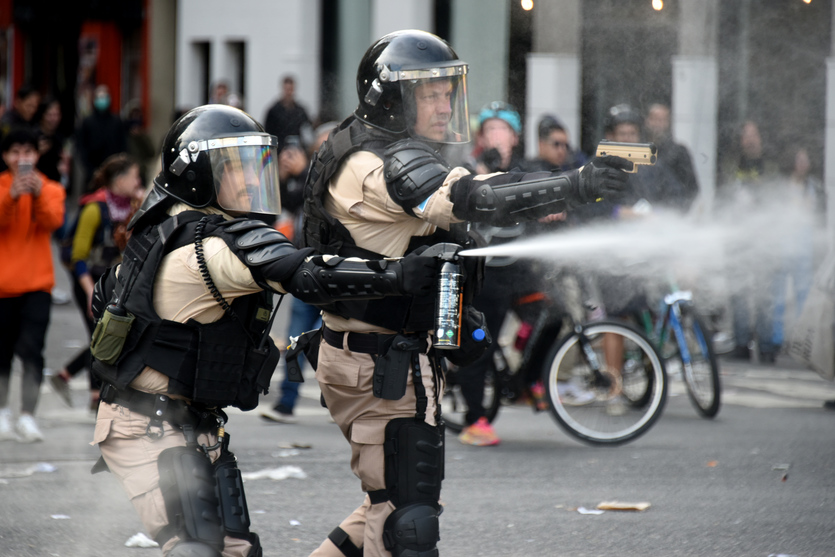 Veto al aumento de jubilaciones: protesta y represión en Congreso