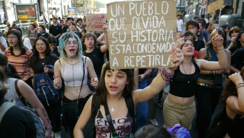 Noche de los Lápices: en CABA estudiantes movilizaron a Plaza de Mayo