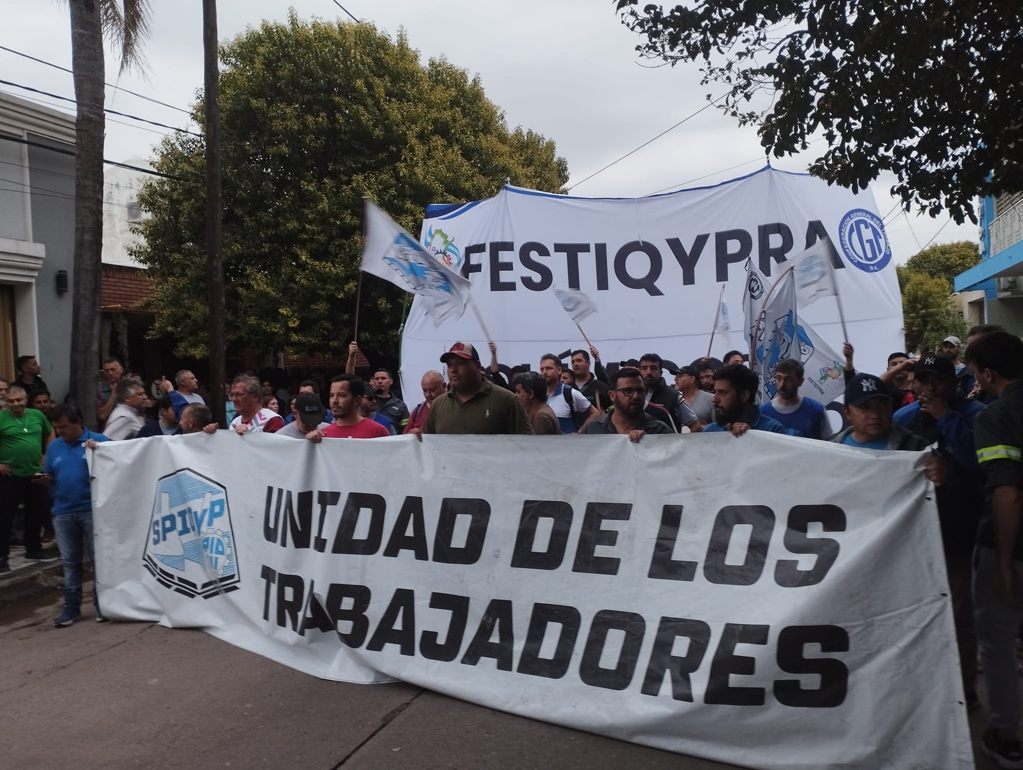 Gran marcha contra los despidos en Petroquímica Río Tercero