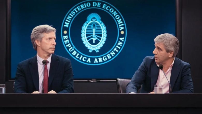 Un fondo buitre va por el oro del Central que Caputo sacó del país para la timba