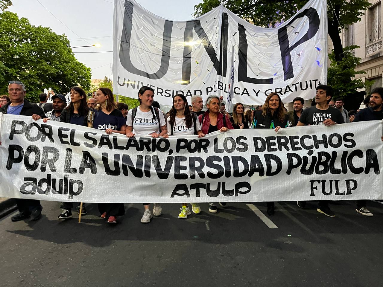 Marcha de Antorchas por la Universidad Pública en La Plata: “recién estamos empezando”