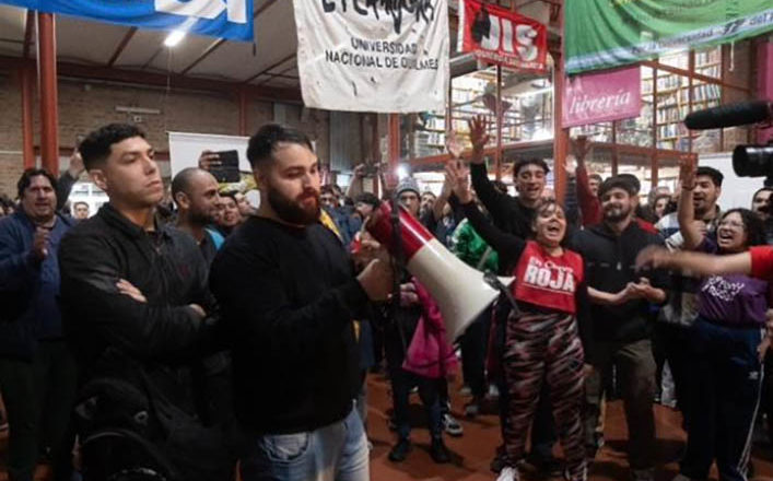 Militantes de LLA tiraron gas pimienta en una asamblea en la Universidad de Quilmes