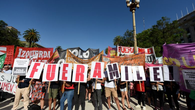 Acto en Plaza de Mayo a 23 años de la rebelión popular de 2001