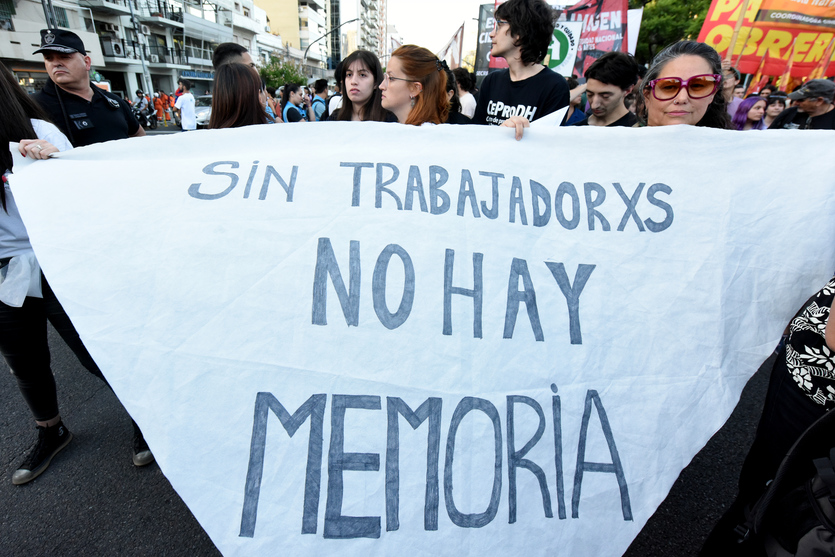 Abrazo a las y los trabajadores de la Secretaría de Derechos Humanos de la Nación