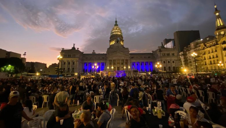 Miles de personas en situación de calle recibieron la navidad frente al Congreso Nacional