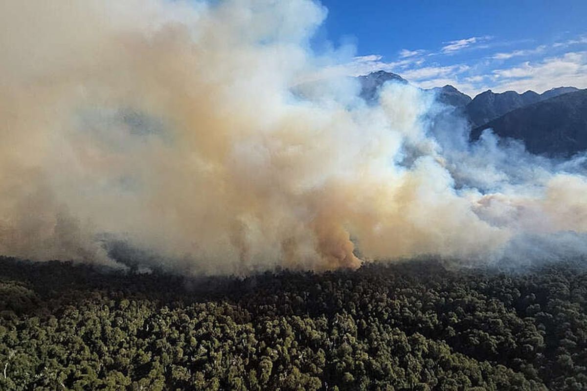 Mientras se incendia el Parque Nahuel Huapi, el Sistema Nacional de Manejo del Fuego pasó a manos de Bullrich