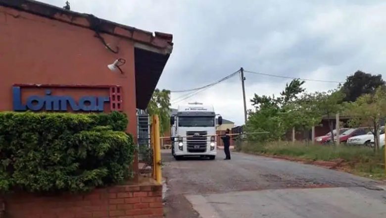 Tandil: fábrica de cerámicos Loimar paralizó su producción y hay temor por el despido de sus 80 operarios