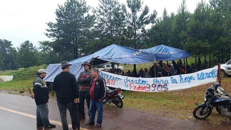 Yerbateros cortan ruta en Misiones