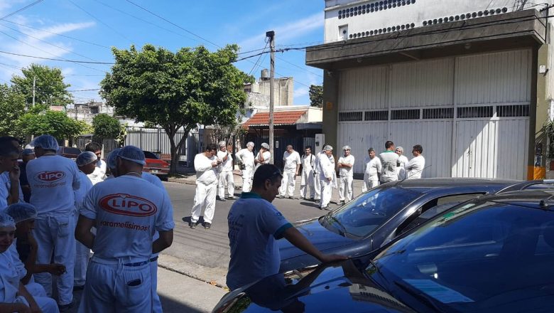 Peligra la producción en la histórica fábrica de golosinas Lipo por el pago incompleto de salarios a sus 130 trabajadores