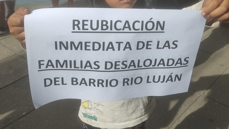 80 familias desalojadas en Pilar resisten por el derecho a la vivienda