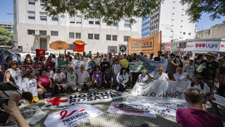 Se realizó el abrazo al Ministerio de Salud y solicitaron una audiencia urgente