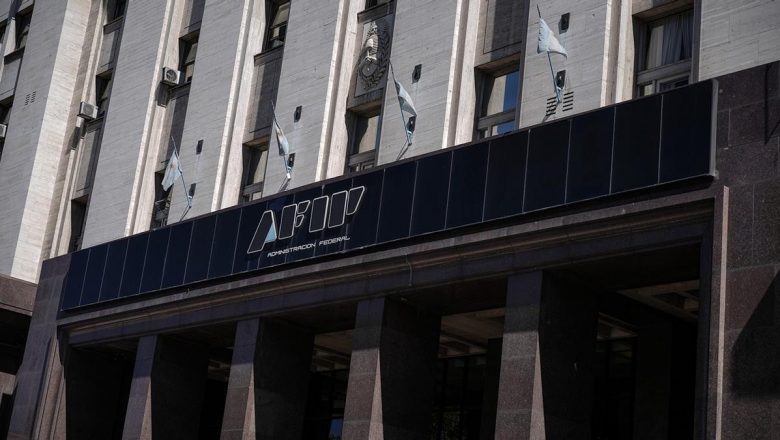 La Justicia Laboral le marca la cancha al Gobierno y le impide aplicar los 3155 despidos anunciados en la ex AFIP y en la Aduana