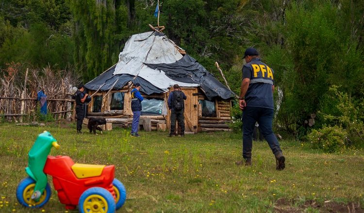 Megaoperativo en Chubut: el gobierno logró que la comunidad mapuche Pailako desaloje sus tierras