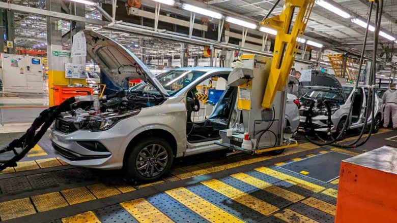 La producción automotriz cayó 17,1% en el primer año de gestión de Milei